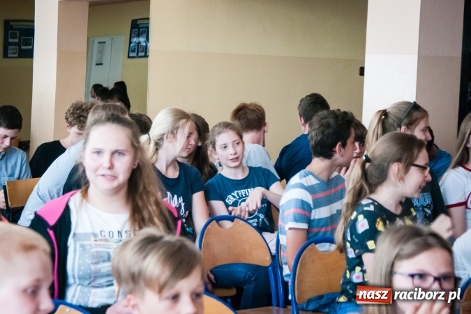Zdjęcie w galerii na portalu naszraciborz.pl: Członkowie i sympatycy Towarzystwa Przyjaciół Dzieci spotkali się w Gimnazjum nr 3 wiadomości z regionu