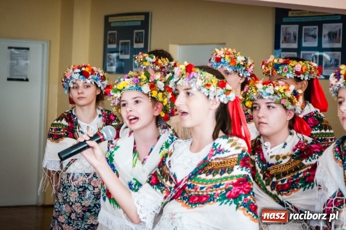 Zdjęcie w galerii na portalu naszraciborz.pl: Członkowie i sympatycy Towarzystwa Przyjaciół Dzieci spotkali się w Gimnazjum nr 3 wiadomości z regionu