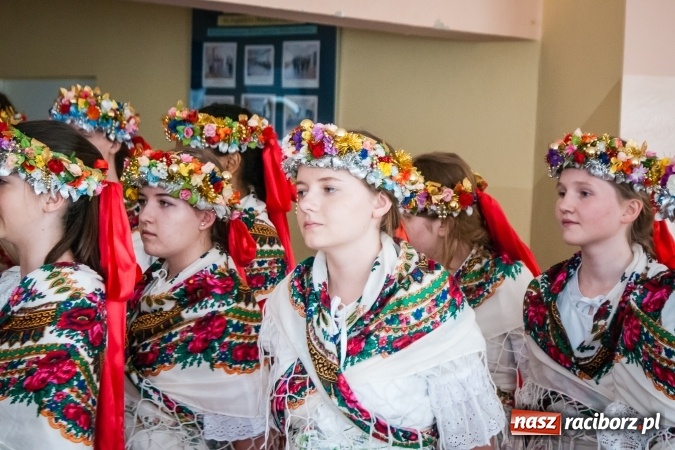 Zdjęcie w galerii na portalu naszraciborz.pl: Członkowie i sympatycy Towarzystwa Przyjaciół Dzieci spotkali się w Gimnazjum nr 3 wiadomości z regionu