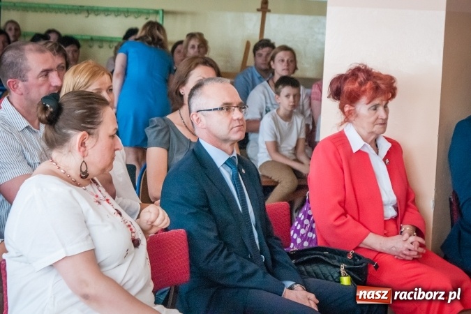 Zdjęcie w galerii na portalu naszraciborz.pl: Członkowie i sympatycy Towarzystwa Przyjaciół Dzieci spotkali się w Gimnazjum nr 3 wiadomości z regionu