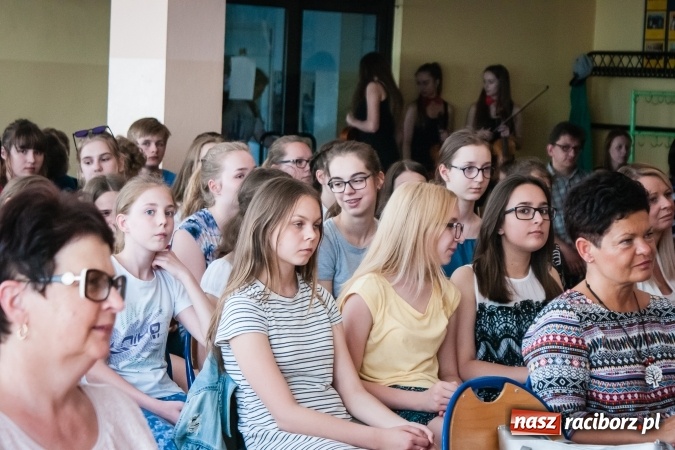 Zdjęcie w galerii na portalu naszraciborz.pl: Członkowie i sympatycy Towarzystwa Przyjaciół Dzieci spotkali się w Gimnazjum nr 3 wiadomości z regionu