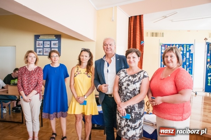 Zdjęcie w galerii na portalu naszraciborz.pl: Członkowie i sympatycy Towarzystwa Przyjaciół Dzieci spotkali się w Gimnazjum nr 3 wiadomości z regionu