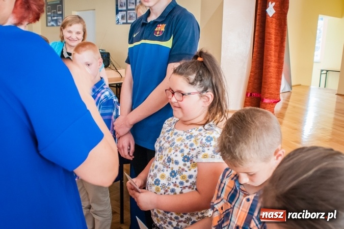 Zdjęcie w galerii na portalu naszraciborz.pl: Członkowie i sympatycy Towarzystwa Przyjaciół Dzieci spotkali się w Gimnazjum nr 3 wiadomości z regionu