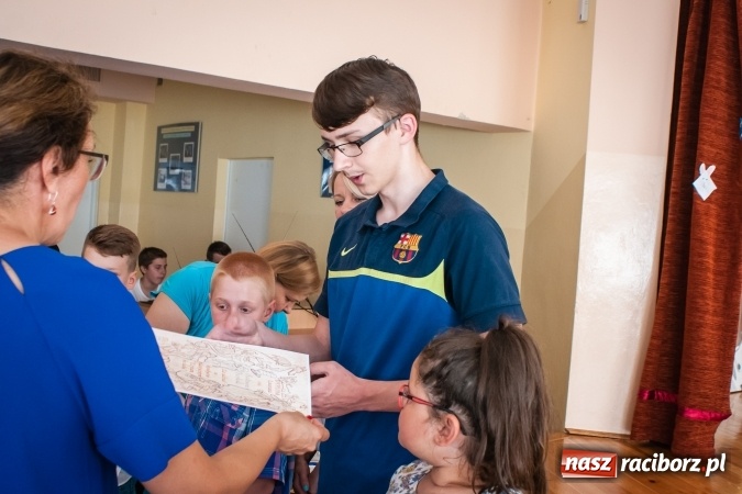 Zdjęcie w galerii na portalu naszraciborz.pl: Członkowie i sympatycy Towarzystwa Przyjaciół Dzieci spotkali się w Gimnazjum nr 3 wiadomości z regionu