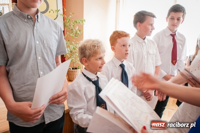 Zdjęcie w galerii na portalu naszraciborz.pl: Członkowie i sympatycy Towarzystwa Przyjaciół Dzieci spotkali się w Gimnazjum nr 3 wiadomości z regionu