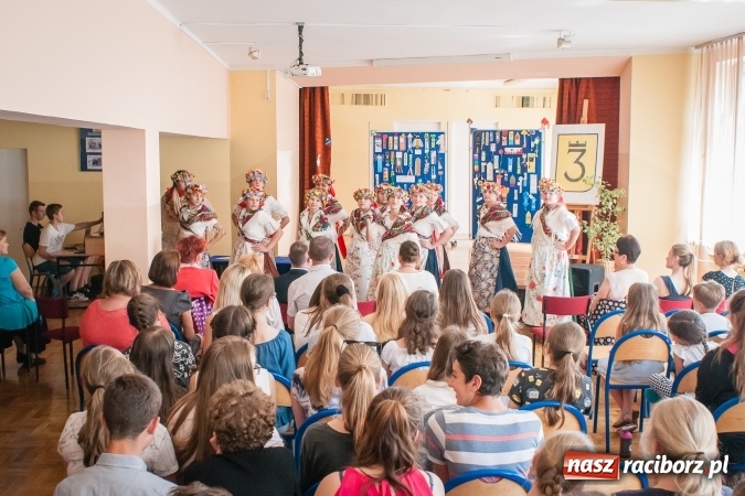 Zdjęcie w galerii na portalu naszraciborz.pl: Członkowie i sympatycy Towarzystwa Przyjaciół Dzieci spotkali się w Gimnazjum nr 3 wiadomości z regionu