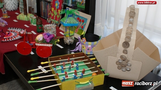 Zdjęcie w galerii na portalu naszraciborz.pl: Eko deko, czyli coś z niczego – finał V Konkursu z serii Sztuka Recyklingowa w bibliotece wiadomości z regionu