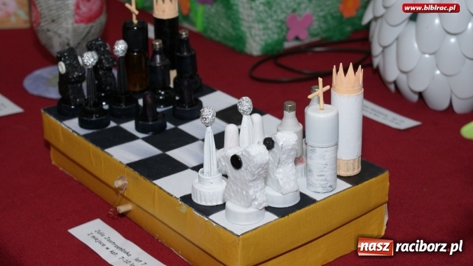 Zdjęcie w galerii na portalu naszraciborz.pl: Eko deko, czyli coś z niczego – finał V Konkursu z serii Sztuka Recyklingowa w bibliotece wiadomości z regionu