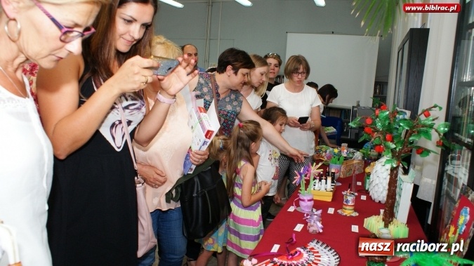 Zdjęcie w galerii na portalu naszraciborz.pl: Eko deko, czyli coś z niczego – finał V Konkursu z serii Sztuka Recyklingowa w bibliotece wiadomości z regionu