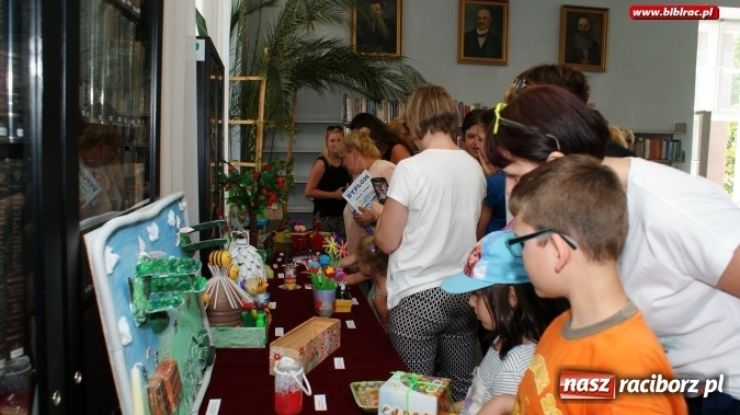 Zdjęcie w galerii na portalu naszraciborz.pl: Eko deko, czyli coś z niczego – finał V Konkursu z serii Sztuka Recyklingowa w bibliotece wiadomości z regionu