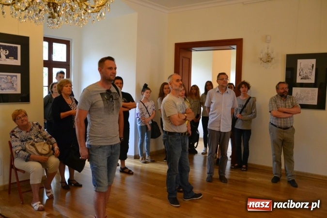 Zdjęcie w galerii na portalu naszraciborz.pl: Wernisaż wystawy rysunków Andrzeja Mleczki na Zamku Piastowskim wiadomości z regionu