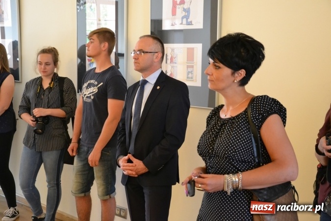 Zdjęcie w galerii na portalu naszraciborz.pl: Wernisaż wystawy rysunków Andrzeja Mleczki na Zamku Piastowskim wiadomości z regionu