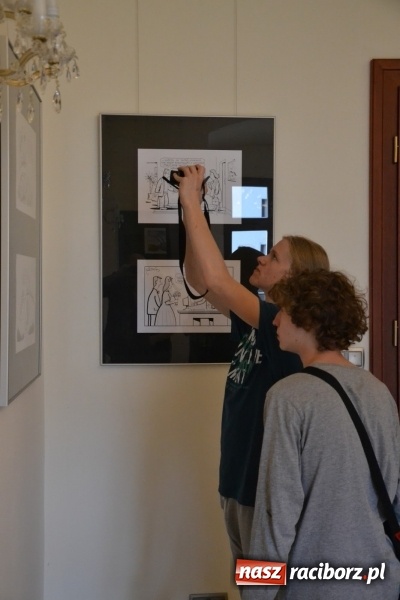 Zdjęcie w galerii na portalu naszraciborz.pl: Wernisaż wystawy rysunków Andrzeja Mleczki na Zamku Piastowskim wiadomości z regionu