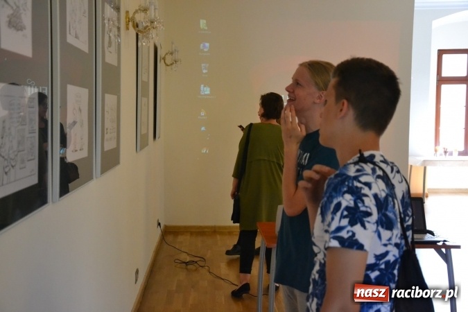 Zdjęcie w galerii na portalu naszraciborz.pl: Wernisaż wystawy rysunków Andrzeja Mleczki na Zamku Piastowskim wiadomości z regionu