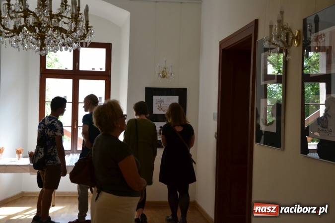 Zdjęcie w galerii na portalu naszraciborz.pl: Wernisaż wystawy rysunków Andrzeja Mleczki na Zamku Piastowskim wiadomości z regionu