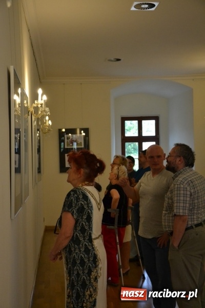 Zdjęcie w galerii na portalu naszraciborz.pl: Wernisaż wystawy rysunków Andrzeja Mleczki na Zamku Piastowskim wiadomości z regionu