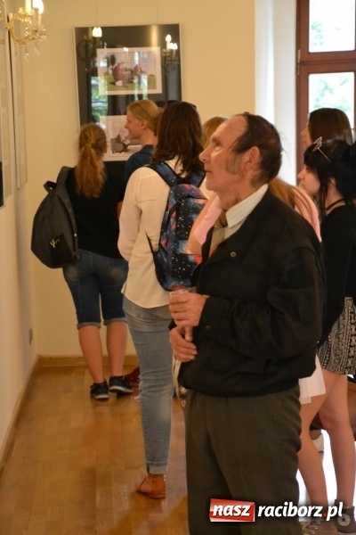 Zdjęcie w galerii na portalu naszraciborz.pl: Wernisaż wystawy rysunków Andrzeja Mleczki na Zamku Piastowskim wiadomości z regionu