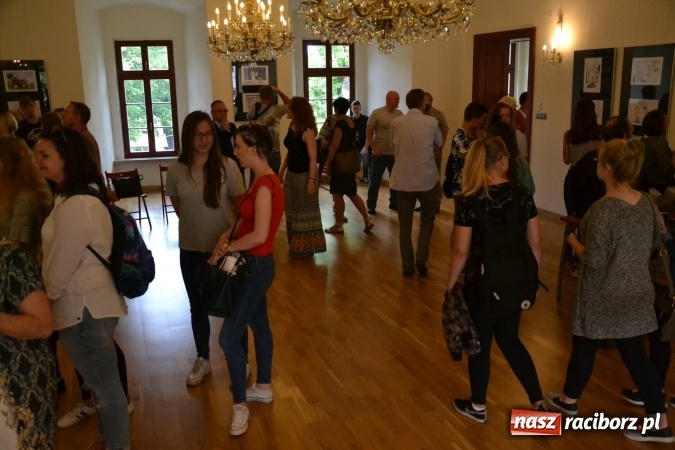 Zdjęcie w galerii na portalu naszraciborz.pl: Wernisaż wystawy rysunków Andrzeja Mleczki na Zamku Piastowskim wiadomości z regionu