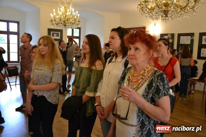 Zdjęcie w galerii na portalu naszraciborz.pl: Wernisaż wystawy rysunków Andrzeja Mleczki na Zamku Piastowskim wiadomości z regionu
