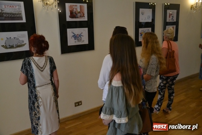 Zdjęcie w galerii na portalu naszraciborz.pl: Wernisaż wystawy rysunków Andrzeja Mleczki na Zamku Piastowskim wiadomości z regionu