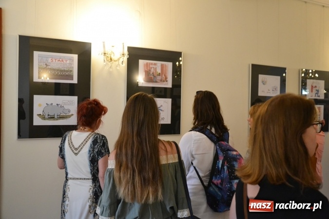 Zdjęcie w galerii na portalu naszraciborz.pl: Wernisaż wystawy rysunków Andrzeja Mleczki na Zamku Piastowskim wiadomości z regionu