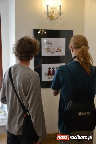 Zdjęcie w galerii na portalu naszraciborz.pl: Wernisaż wystawy rysunków Andrzeja Mleczki na Zamku Piastowskim wiadomości z regionu