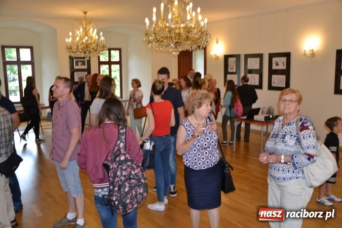Zdjęcie w galerii na portalu naszraciborz.pl: Wernisaż wystawy rysunków Andrzeja Mleczki na Zamku Piastowskim wiadomości z regionu
