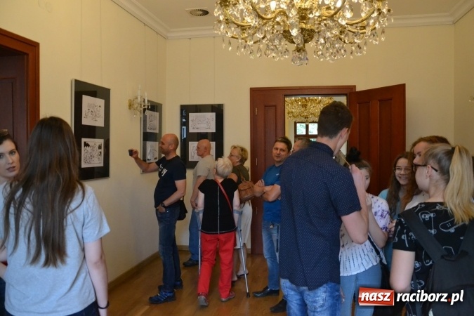 Zdjęcie w galerii na portalu naszraciborz.pl: Wernisaż wystawy rysunków Andrzeja Mleczki na Zamku Piastowskim wiadomości z regionu