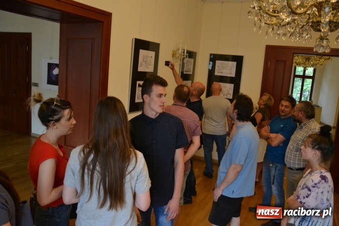 Zdjęcie w galerii na portalu naszraciborz.pl: Wernisaż wystawy rysunków Andrzeja Mleczki na Zamku Piastowskim wiadomości z regionu