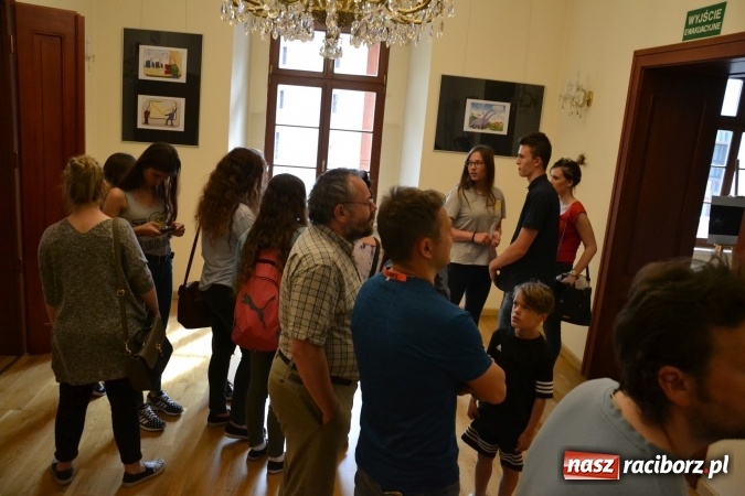 Zdjęcie w galerii na portalu naszraciborz.pl: Wernisaż wystawy rysunków Andrzeja Mleczki na Zamku Piastowskim wiadomości z regionu