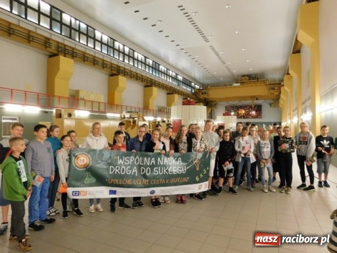 Zdjęcie w galerii na portalu naszraciborz.pl: Szkoła Podstawowa nr 1 rozpoczęła realizację projektu z czeską placówką wiadomości z regionu