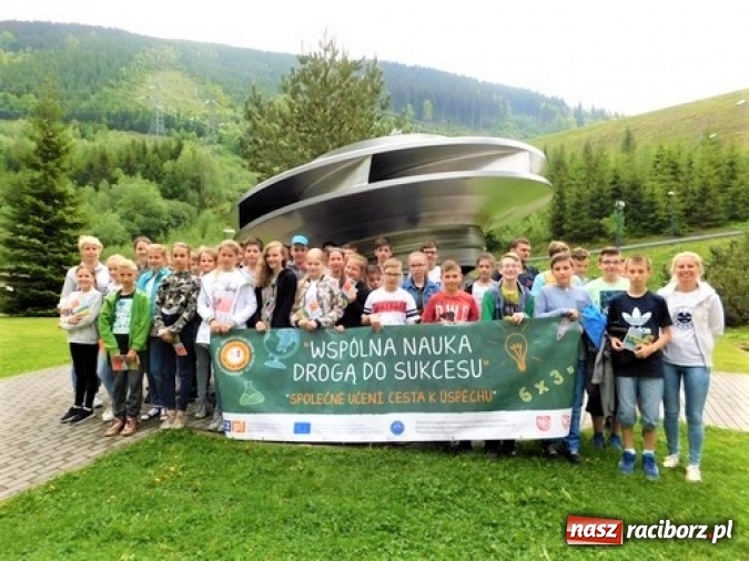 Zdjęcie w galerii na portalu naszraciborz.pl: Szkoła Podstawowa nr 1 rozpoczęła realizację projektu z czeską placówką wiadomości z regionu