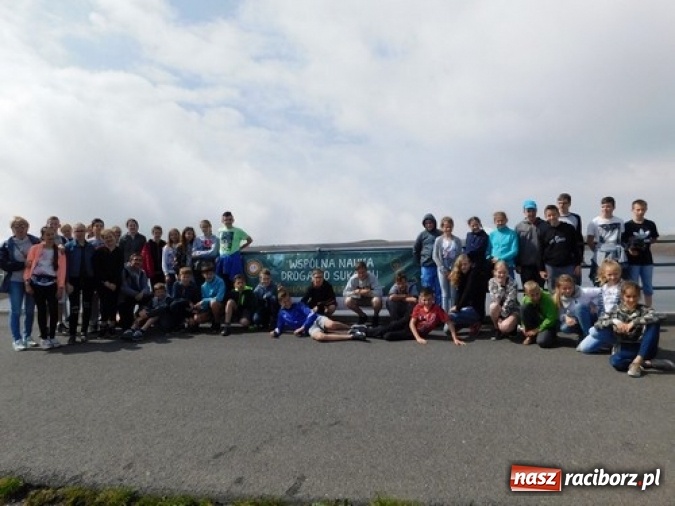 Zdjęcie w galerii na portalu naszraciborz.pl: Szkoła Podstawowa nr 1 rozpoczęła realizację projektu z czeską placówką wiadomości z regionu