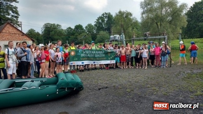 Zdjęcie w galerii na portalu naszraciborz.pl: Szkoła Podstawowa nr 1 rozpoczęła realizację projektu z czeską placówką wiadomości z regionu