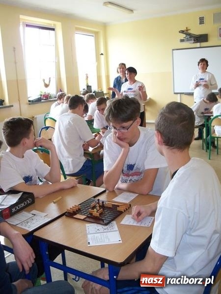 Zdjęcie w galerii na portalu naszraciborz.pl: Różni, ale razem - nowy projekt szkoły w Grzegorzowicach w ramach współpracy z czeską placówką wiadomości z regionu