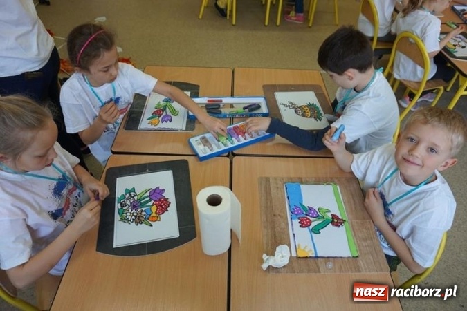 Zdjęcie w galerii na portalu naszraciborz.pl: Różni, ale razem - nowy projekt szkoły w Grzegorzowicach w ramach współpracy z czeską placówką wiadomości z regionu