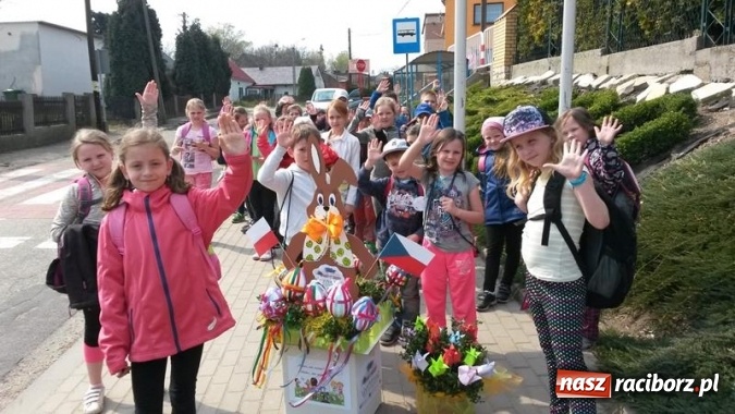 Zdjęcie w galerii na portalu naszraciborz.pl: Różni, ale razem - nowy projekt szkoły w Grzegorzowicach w ramach współpracy z czeską placówką wiadomości z regionu