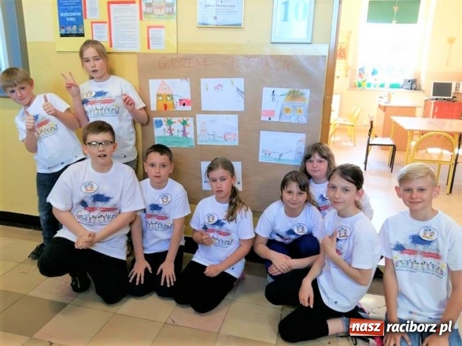 Zdjęcie w galerii na portalu naszraciborz.pl: Różni, ale razem - nowy projekt szkoły w Grzegorzowicach w ramach współpracy z czeską placówką wiadomości z regionu