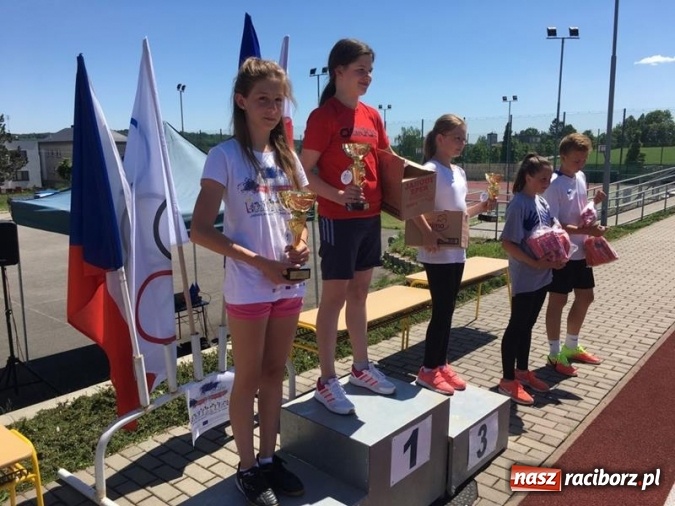 Zdjęcie w galerii na portalu naszraciborz.pl: Różni, ale razem - nowy projekt szkoły w Grzegorzowicach w ramach współpracy z czeską placówką wiadomości z regionu