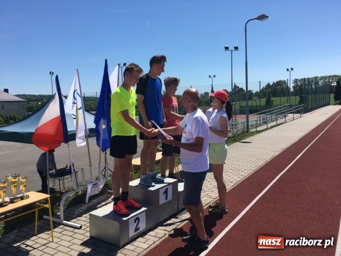 Zdjęcie w galerii na portalu naszraciborz.pl: Różni, ale razem - nowy projekt szkoły w Grzegorzowicach w ramach współpracy z czeską placówką wiadomości z regionu