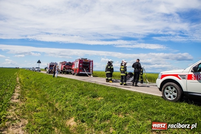 Zdjęcie w galerii na portalu naszraciborz.pl: Pojazd dla inwalidy spłonął na trasie Samborowice - Pietraszyn  wiadomości z regionu