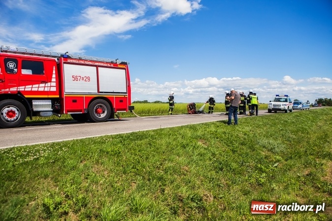 Zdjęcie w galerii na portalu naszraciborz.pl: Pojazd dla inwalidy spłonął na trasie Samborowice - Pietraszyn  wiadomości z regionu