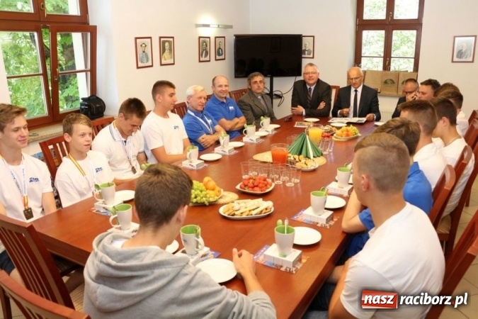 Zdjęcie w galerii na portalu naszraciborz.pl: Zawodnicy SALOS Pogrzebień na Zamku Piastowskim w Raciborzu wiadomości z regionu