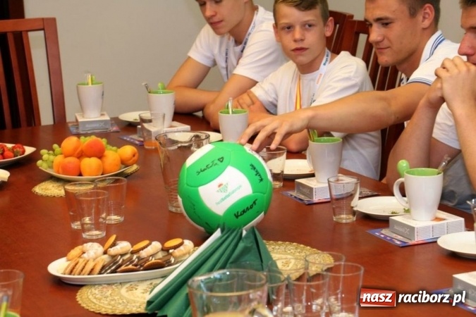 Zdjęcie w galerii na portalu naszraciborz.pl: Zawodnicy SALOS Pogrzebień na Zamku Piastowskim w Raciborzu wiadomości z regionu