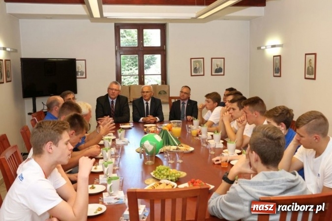 Zdjęcie w galerii na portalu naszraciborz.pl: Zawodnicy SALOS Pogrzebień na Zamku Piastowskim w Raciborzu wiadomości z regionu