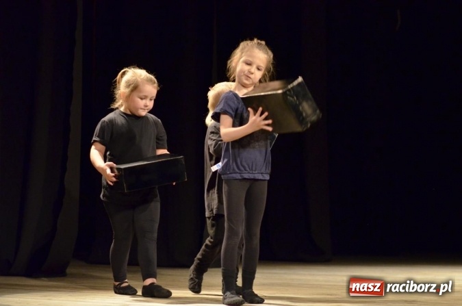 Zdjęcie w galerii na portalu naszraciborz.pl: Teatry na zakończenie pikniku rodzinnego w Strzesze  wiadomości z regionu