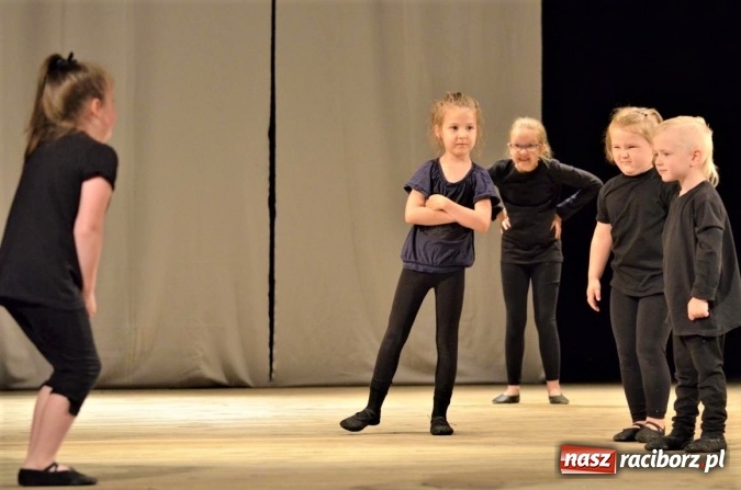 Zdjęcie w galerii na portalu naszraciborz.pl: Teatry na zakończenie pikniku rodzinnego w Strzesze  wiadomości z regionu