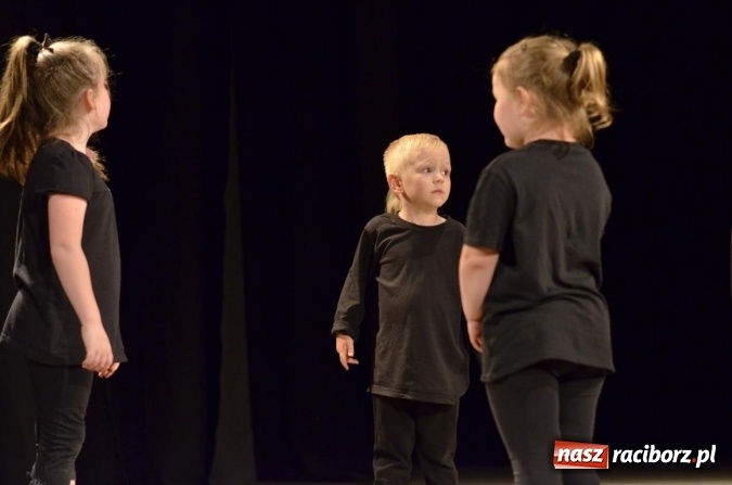 Zdjęcie w galerii na portalu naszraciborz.pl: Teatry na zakończenie pikniku rodzinnego w Strzesze  wiadomości z regionu