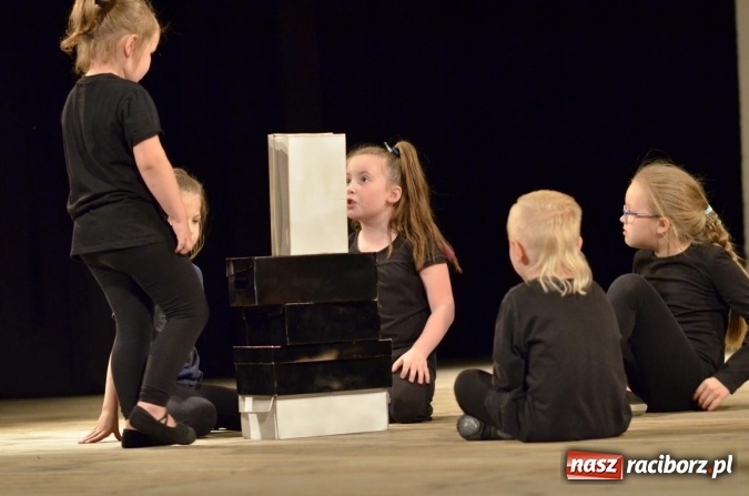 Zdjęcie w galerii na portalu naszraciborz.pl: Teatry na zakończenie pikniku rodzinnego w Strzesze  wiadomości z regionu