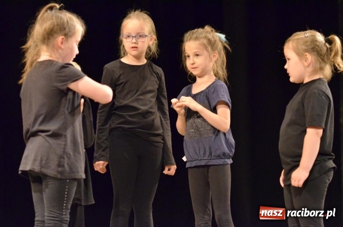 Zdjęcie w galerii na portalu naszraciborz.pl: Teatry na zakończenie pikniku rodzinnego w Strzesze  wiadomości z regionu